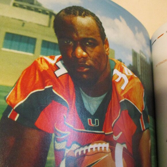 NFL Chicago Bears Walter Payton Medium Blue Orange Graphic 2005 Football Book - Picture 7 of 9